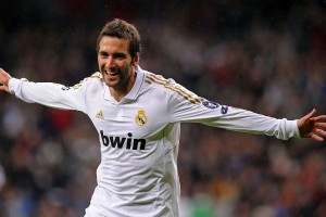 开云体育下载-当灰熊咆哮响彻F1赛道，爱德华兹的跨界统治