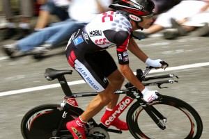 开云平台-F1新赛季揭幕战之夜，布鲁诺压力下完成爆发