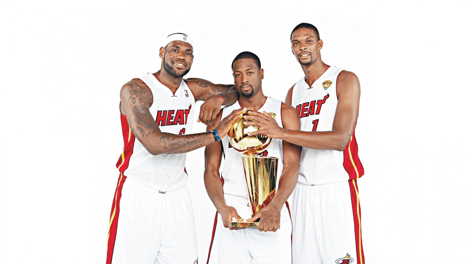 火箭压制马刺，西亚卡姆在西甲国家德比接管比赛，体育世界的平行叙事