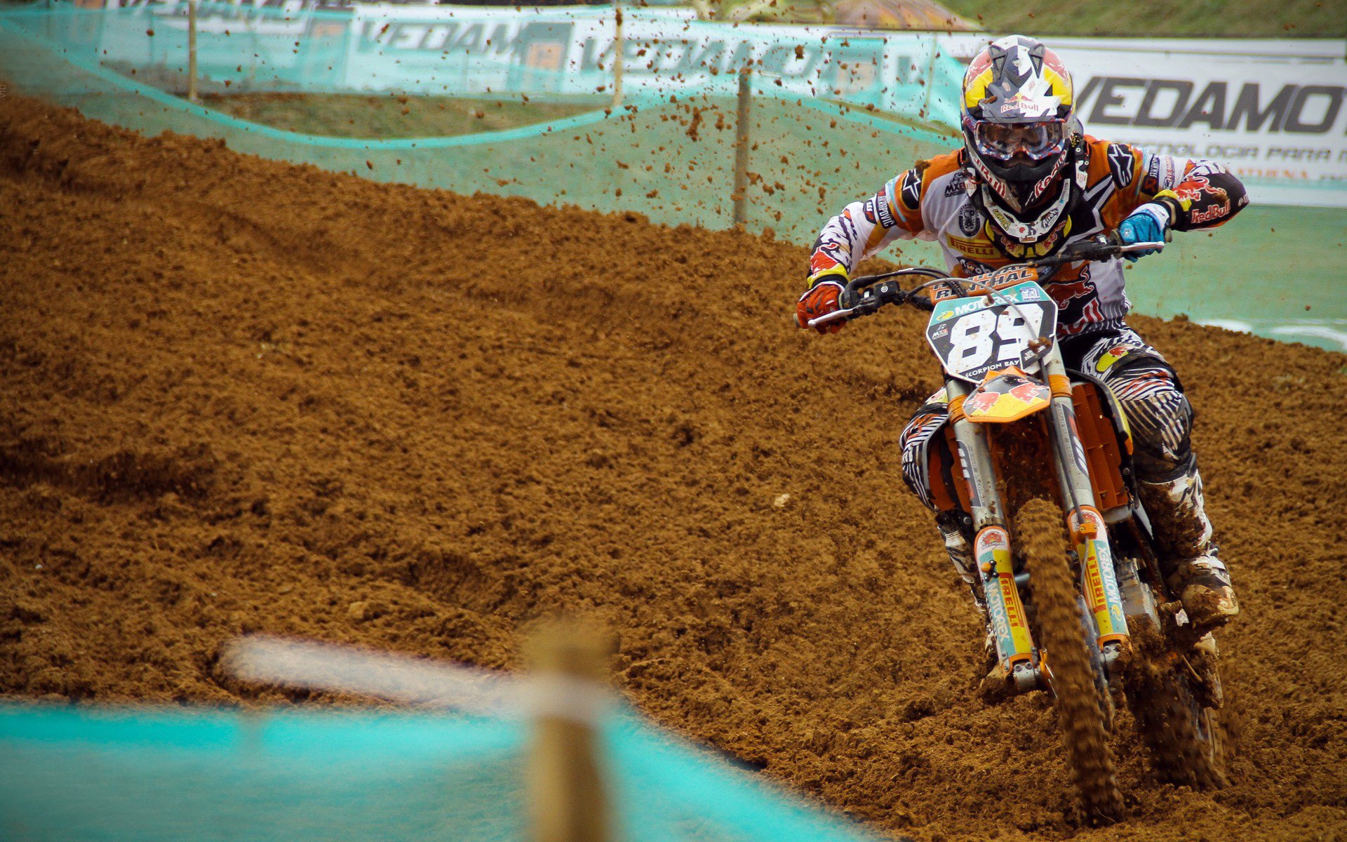 波兰连续得分压制乌克兰，托尼在欧冠决赛接管比赛，欧洲足球的权力转移与个体神话