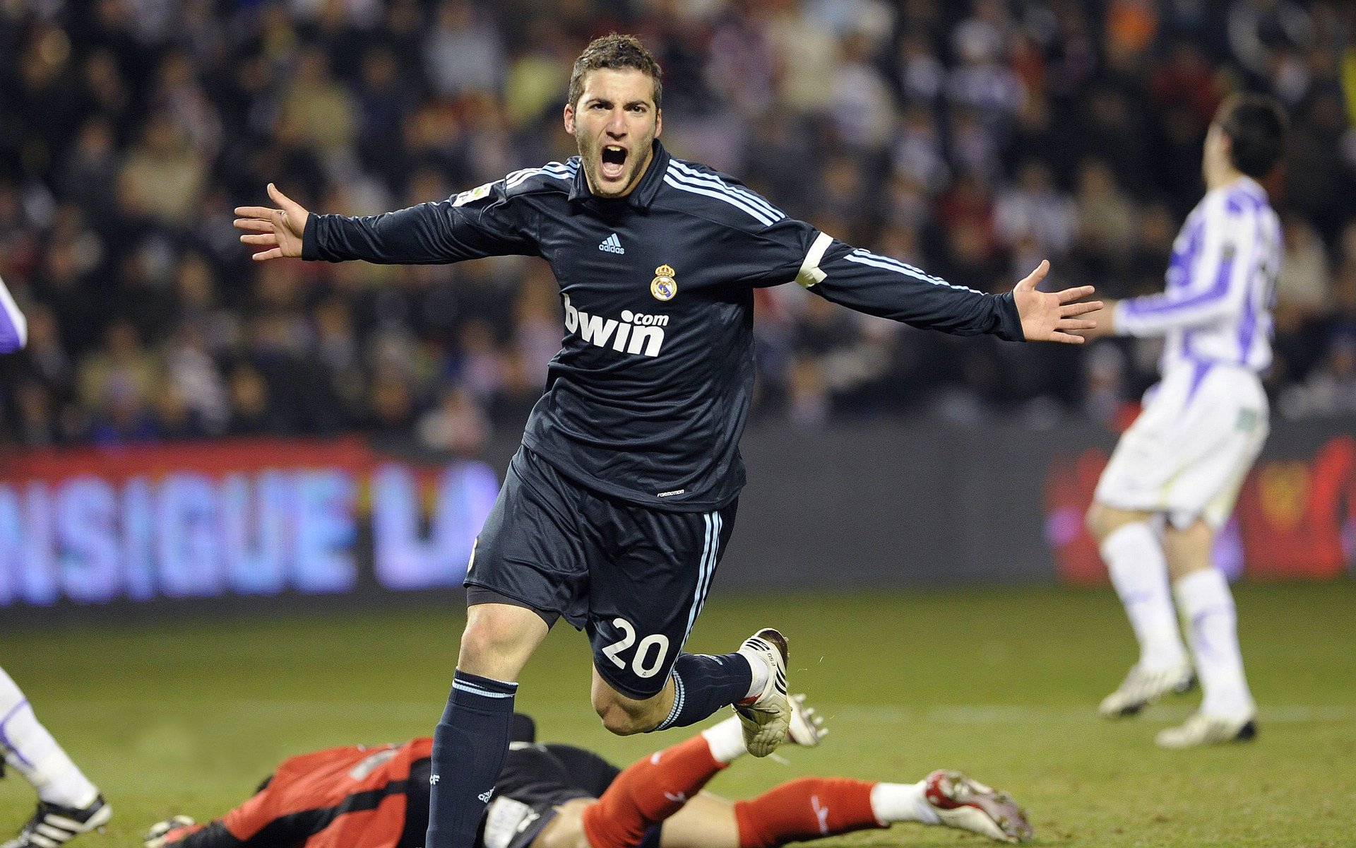 范弗利特统治全场！森林狼惨遭独行侠逆转，关键先生主宰胜负