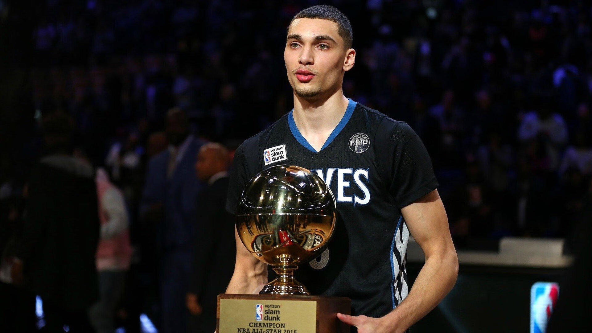 F1新赛季揭幕战之夜，德布劳内刷新纪录，速度与激情的双重盛宴